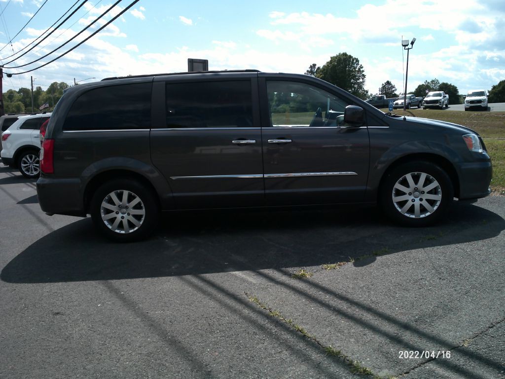 2016 Chrysler Town & Country Image 28