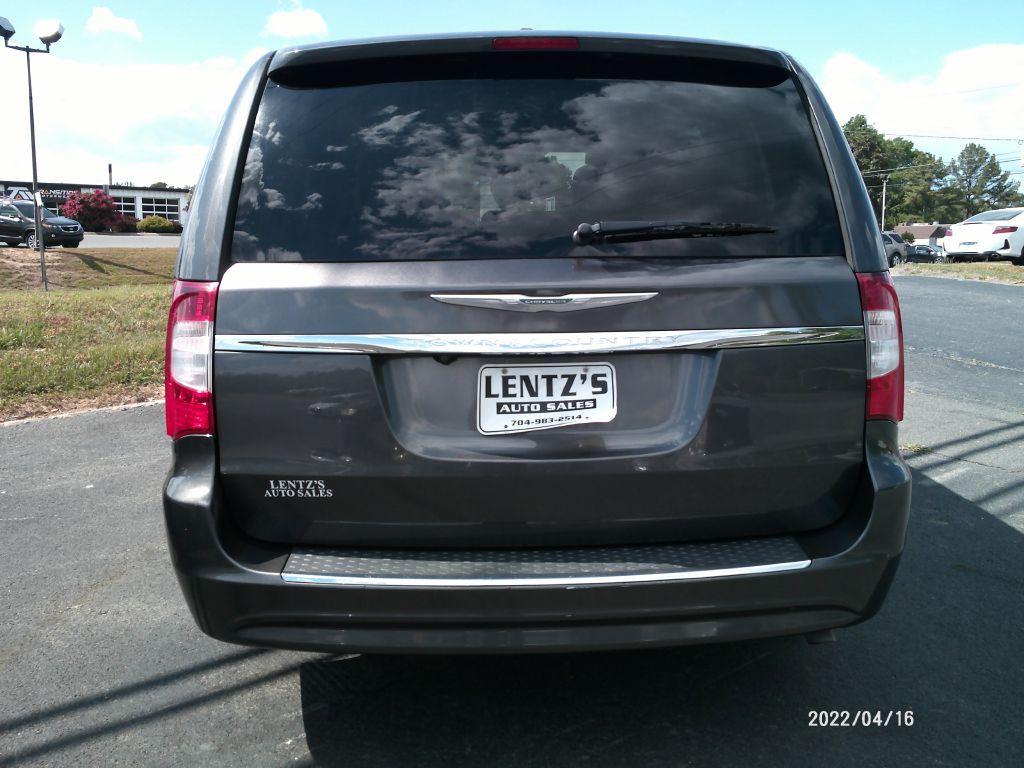 2016 Chrysler Town & Country Image 30
