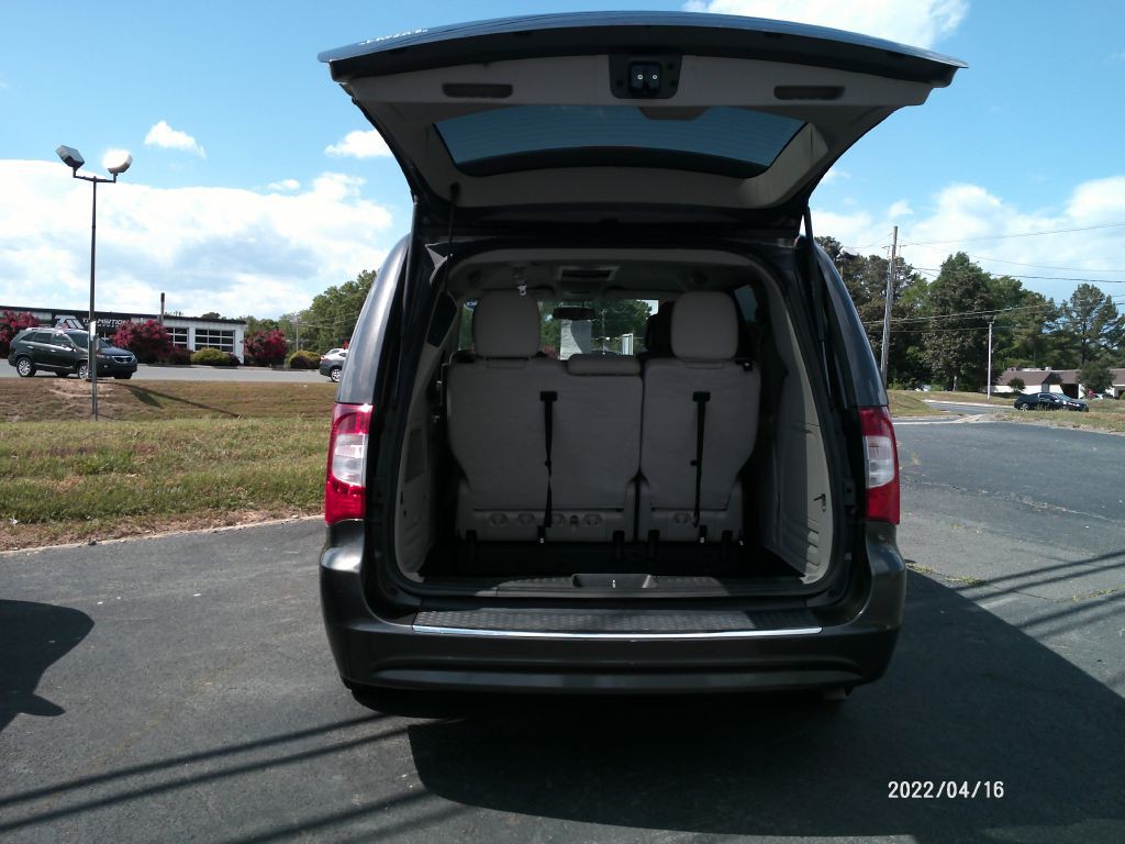 2016 Chrysler Town & Country Image 31