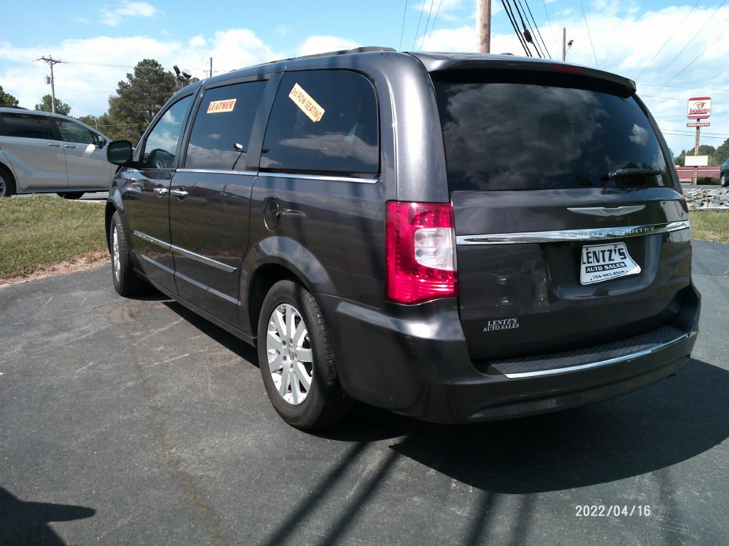 2016 Chrysler Town & Country Image 33