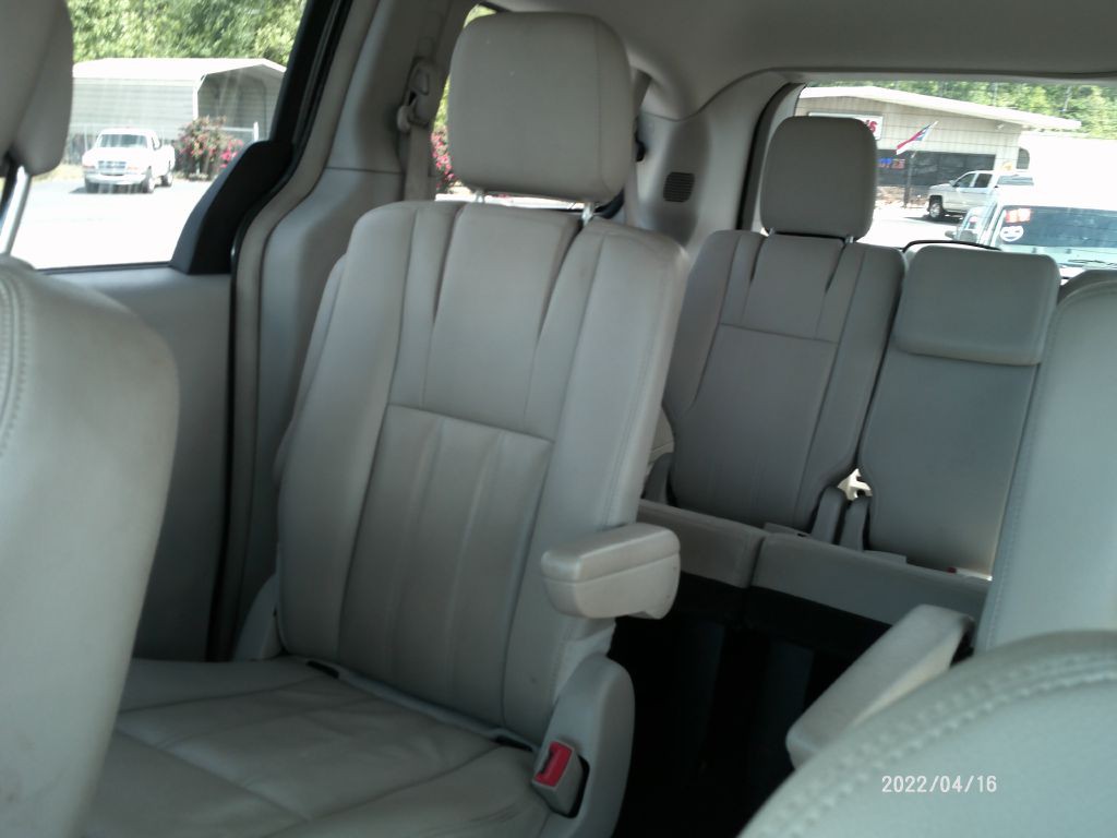 2016 Chrysler Town & Country Image 42