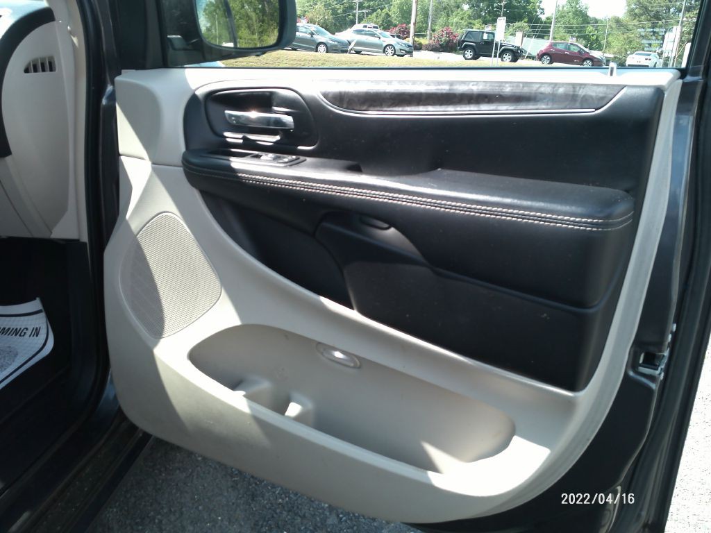 2016 Chrysler Town & Country Image 43