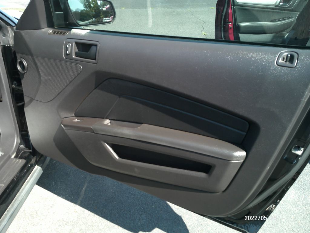2012 Ford Mustang Image 18