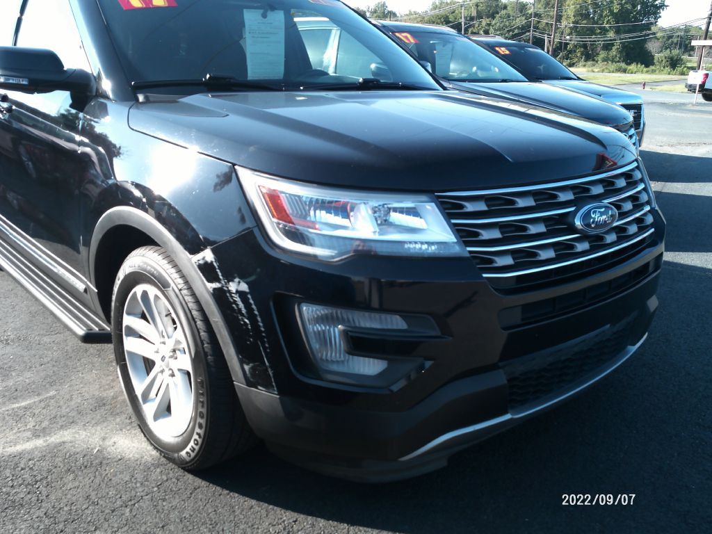 2017 Ford Explorer Image 2