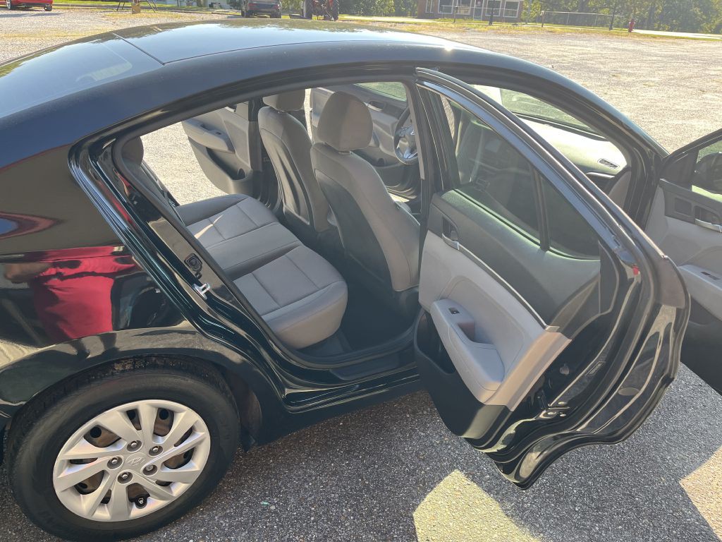 2020 Hyundai Elantra Image 7
