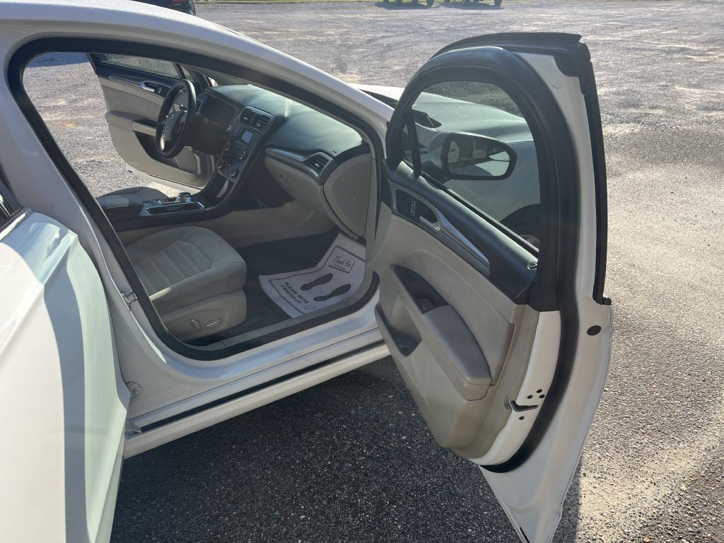 2017 Ford Fusion Image 5