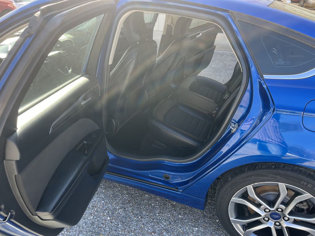 2017 Ford Fusion Image 10