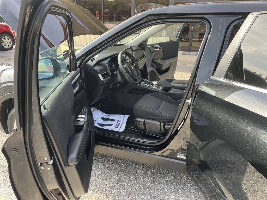 2024 Mitsubishi Outlander Image 9