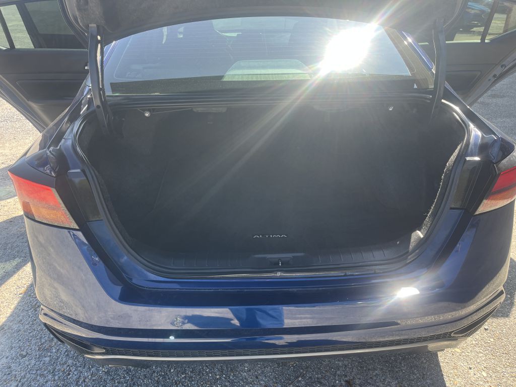 2019 Nissan Altima Image 9