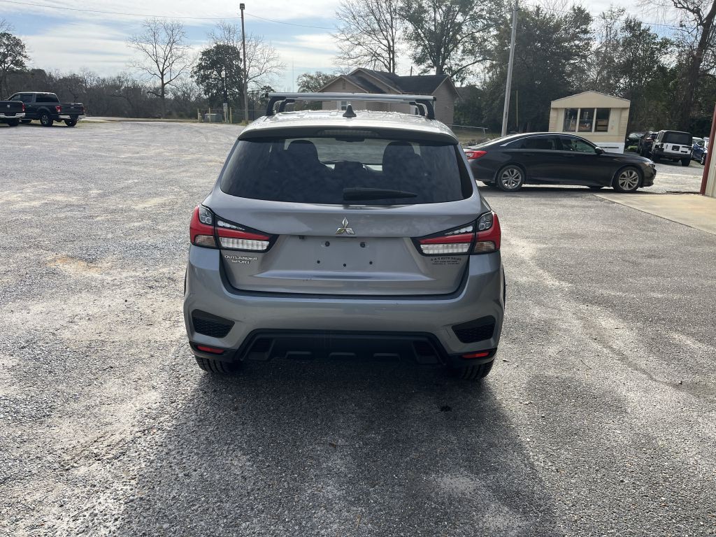 2021 Mitsubishi Outlander Image 4