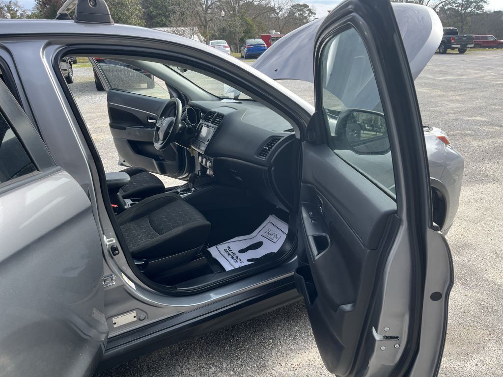 2021 Mitsubishi Outlander Image 5