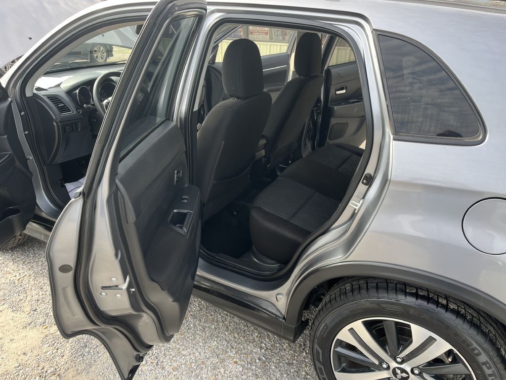 2021 Mitsubishi Outlander Image 8