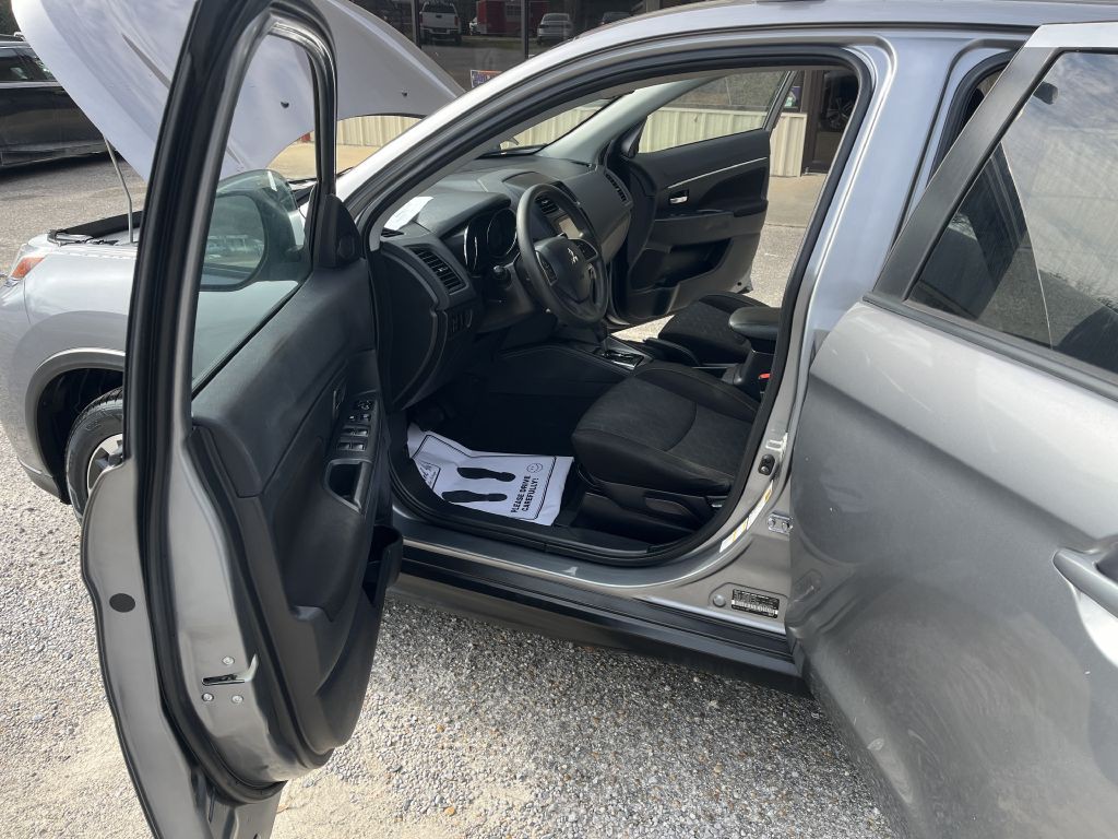 2021 Mitsubishi Outlander Image 9