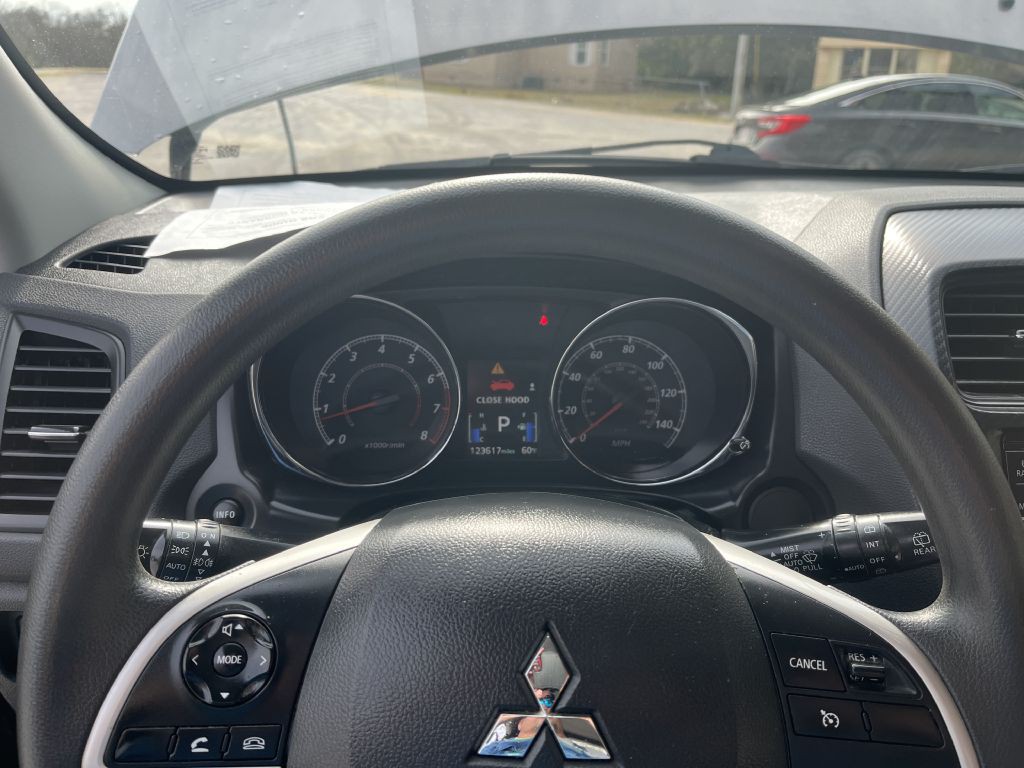 2021 Mitsubishi Outlander Image 10