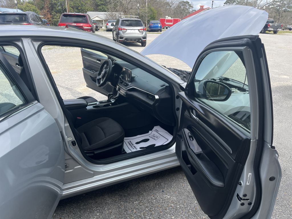 2021 Nissan Altima Image 5