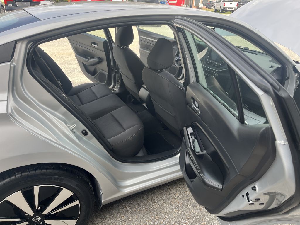 2021 Nissan Altima Image 6