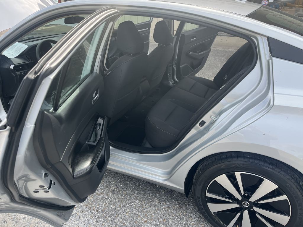 2021 Nissan Altima Image 7