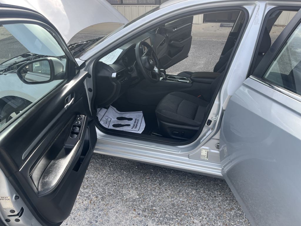 2021 Nissan Altima Image 8