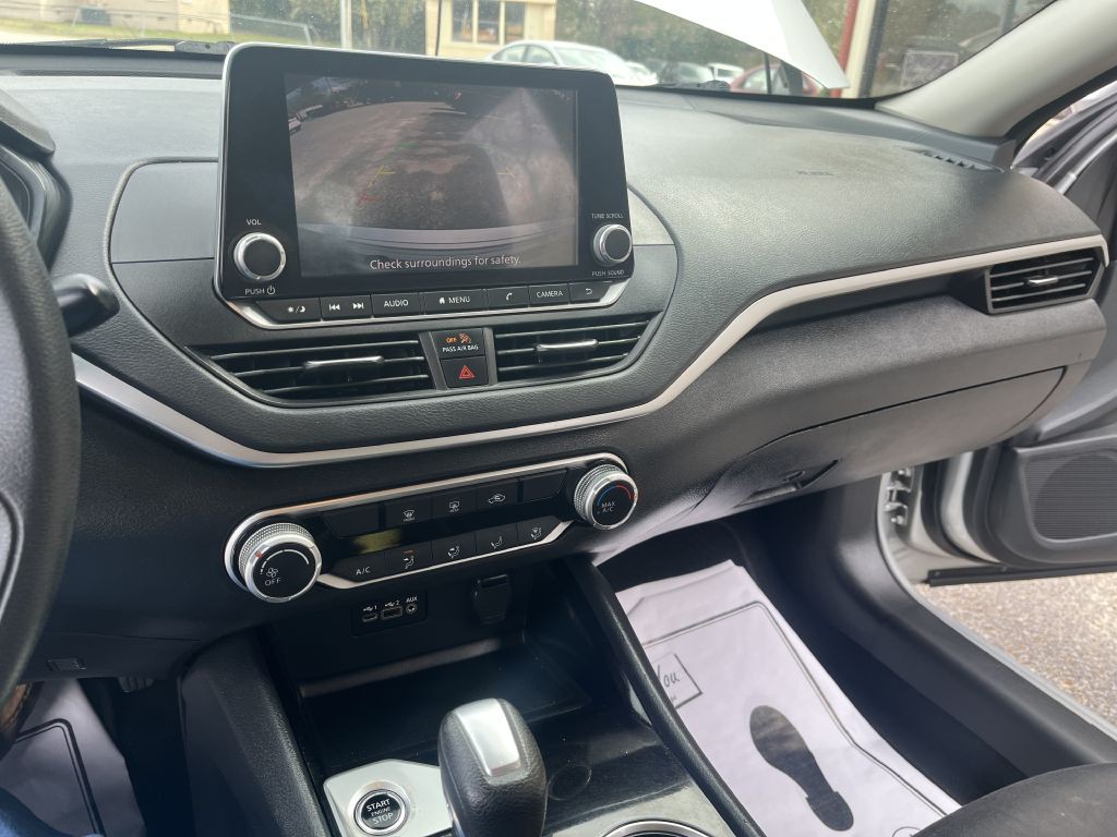 2021 Nissan Altima Image 10