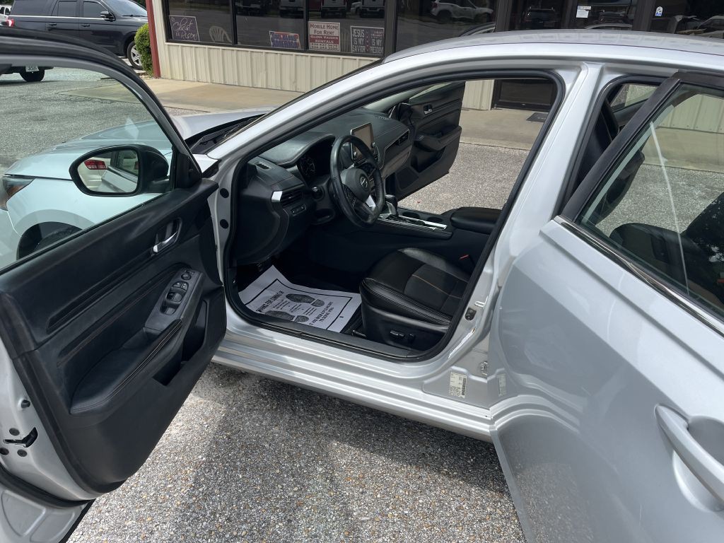 2021 Nissan Altima Image 8