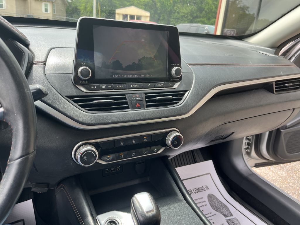 2021 Nissan Altima Image 10