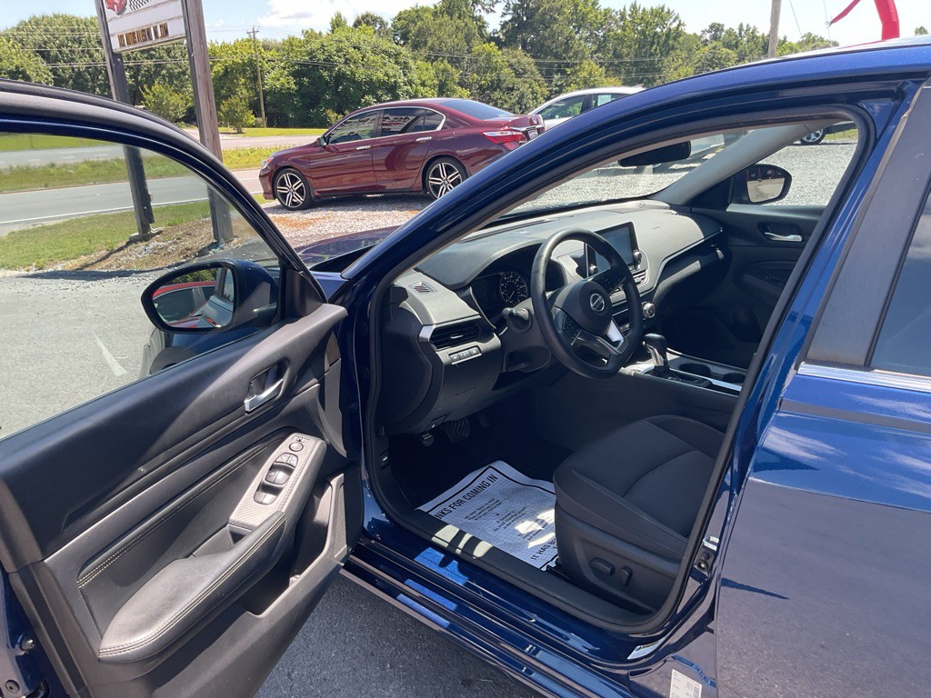 2020 Nissan Altima Image 5