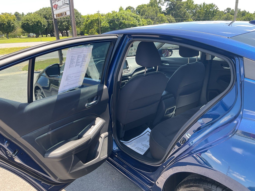 2020 Nissan Altima Image 8