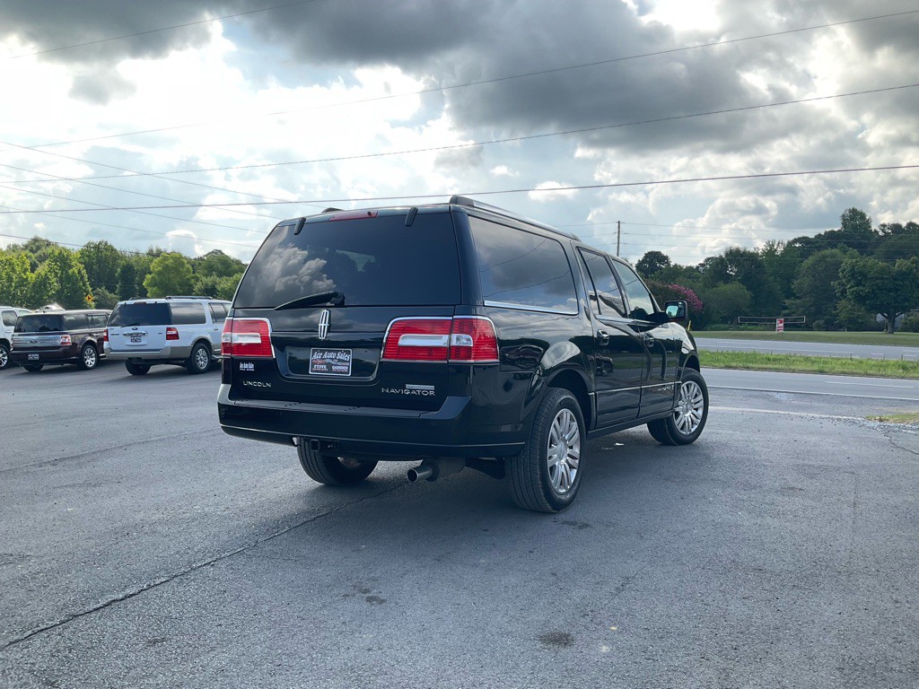 2013 Lincoln Navigator Image 3