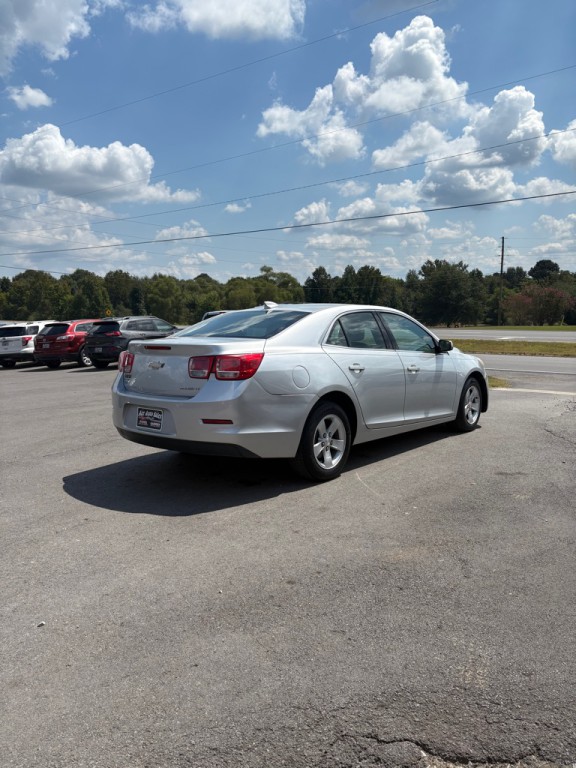 2016 Chevrolet Malibu Image 2