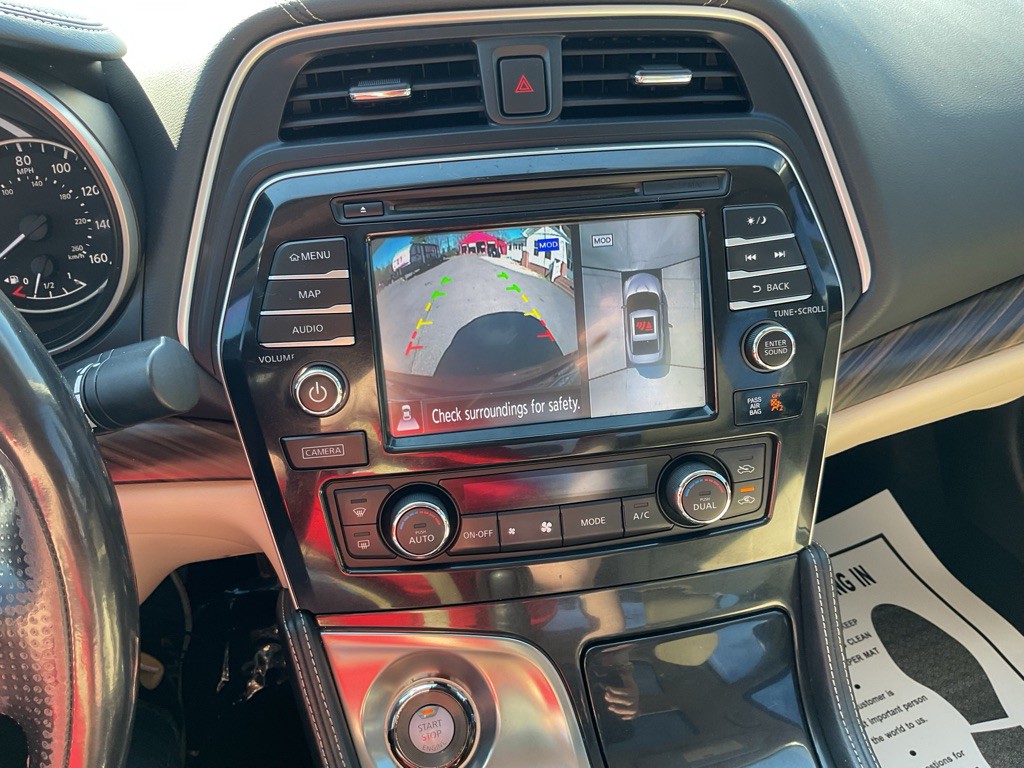 2016 Nissan Maxima Image 11