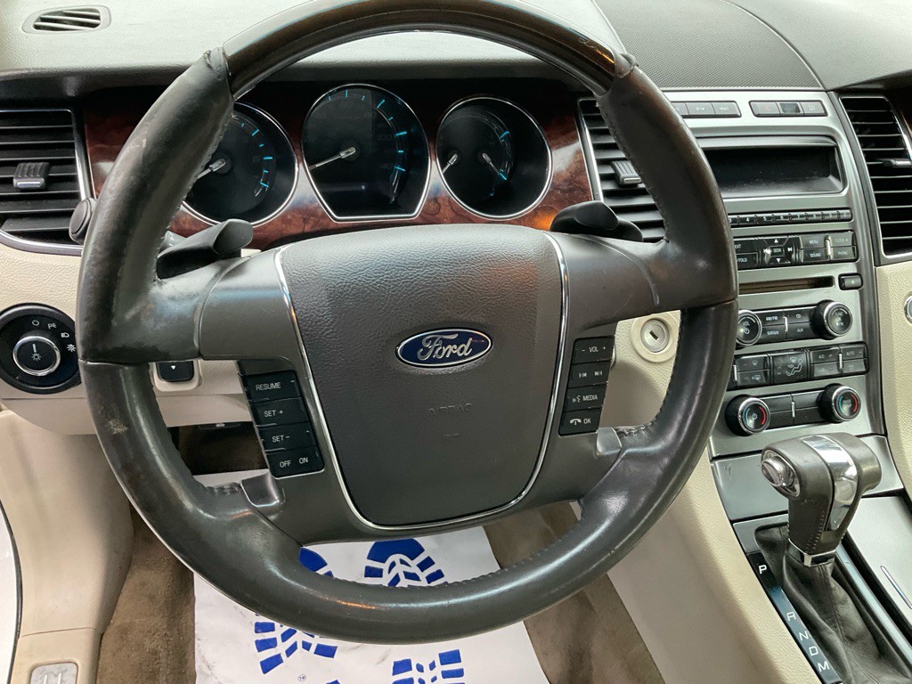 2011 Ford Taurus Image 6