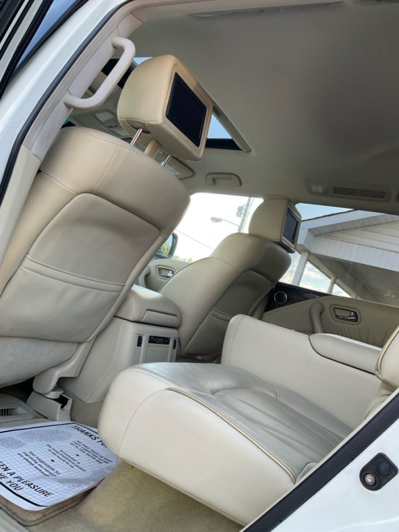 2012 INFINITI QX56 Image 8