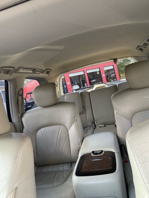 2012 INFINITI QX56 Image 10