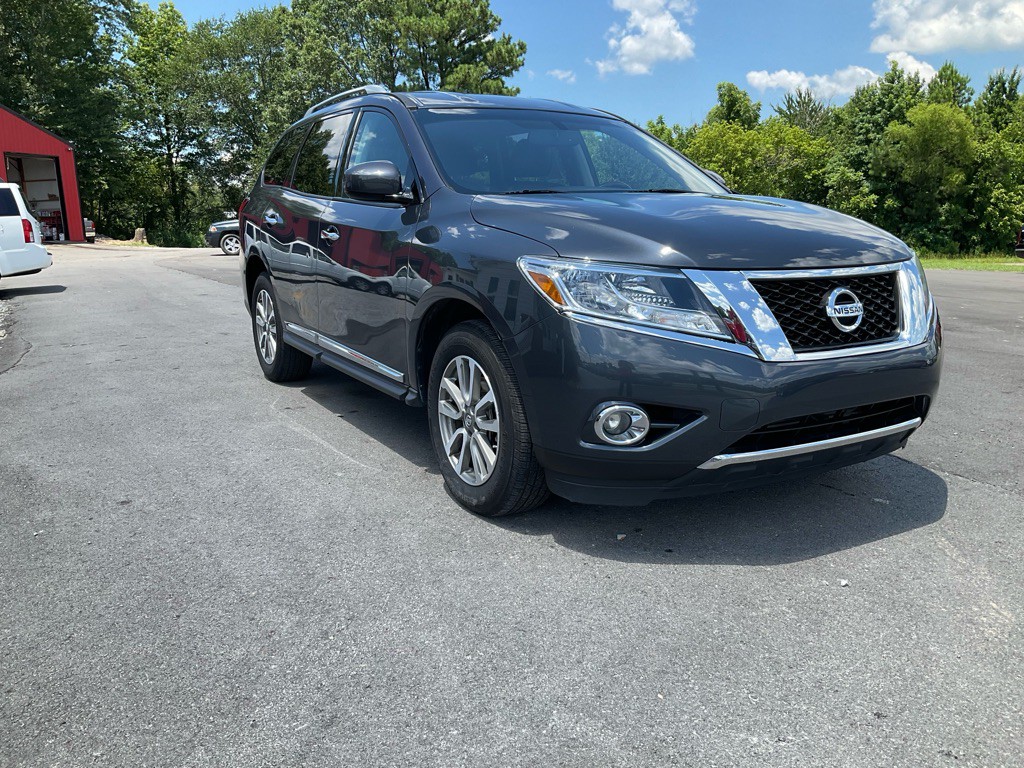 2013 Nissan Pathfinder Image 2