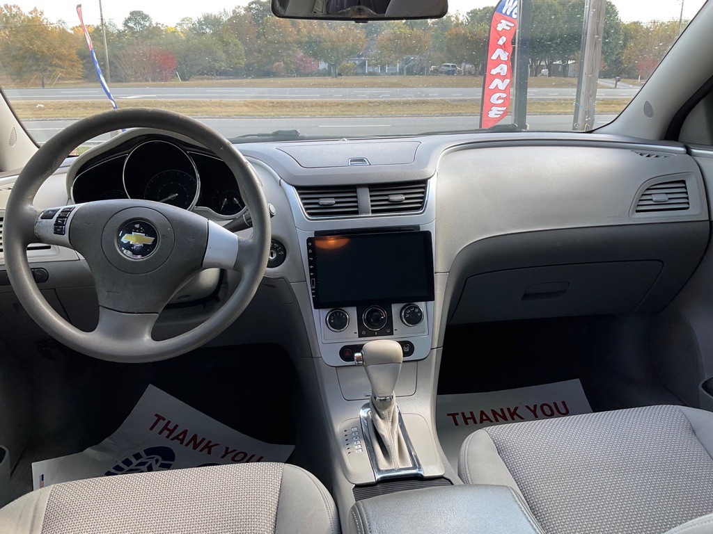 2010 Chevrolet Malibu Image 6