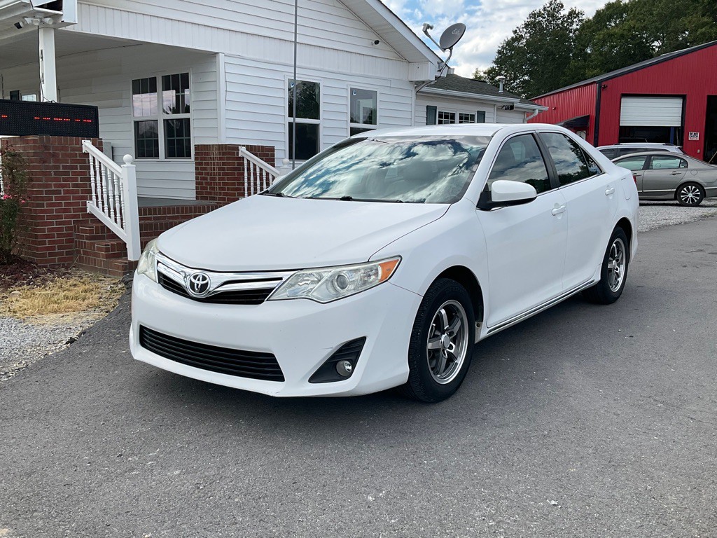 2012 Toyota Camry Image 1