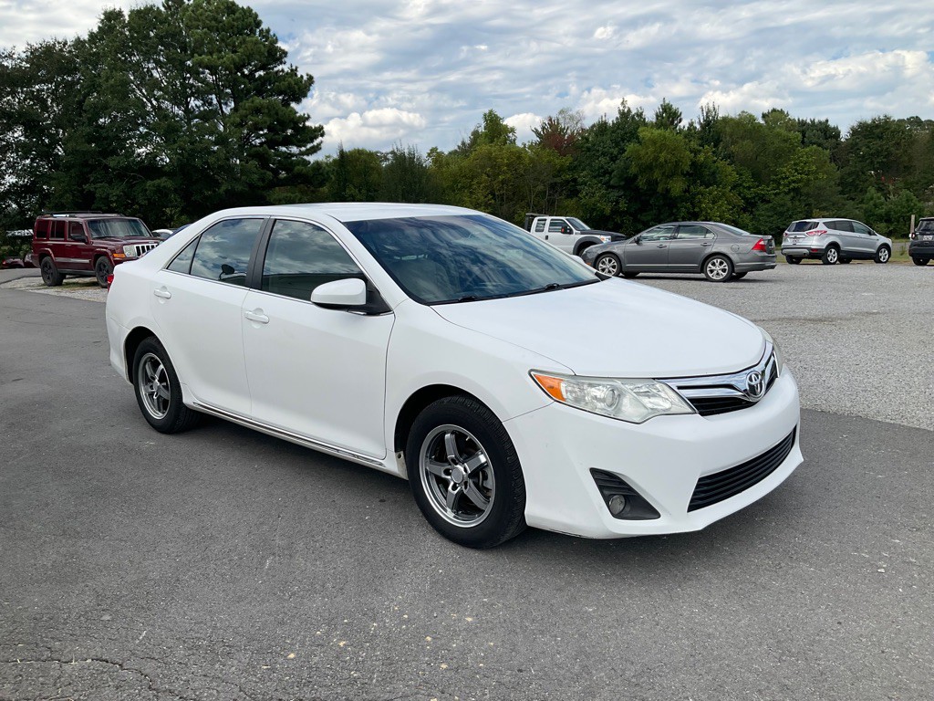 2012 Toyota Camry Image 2