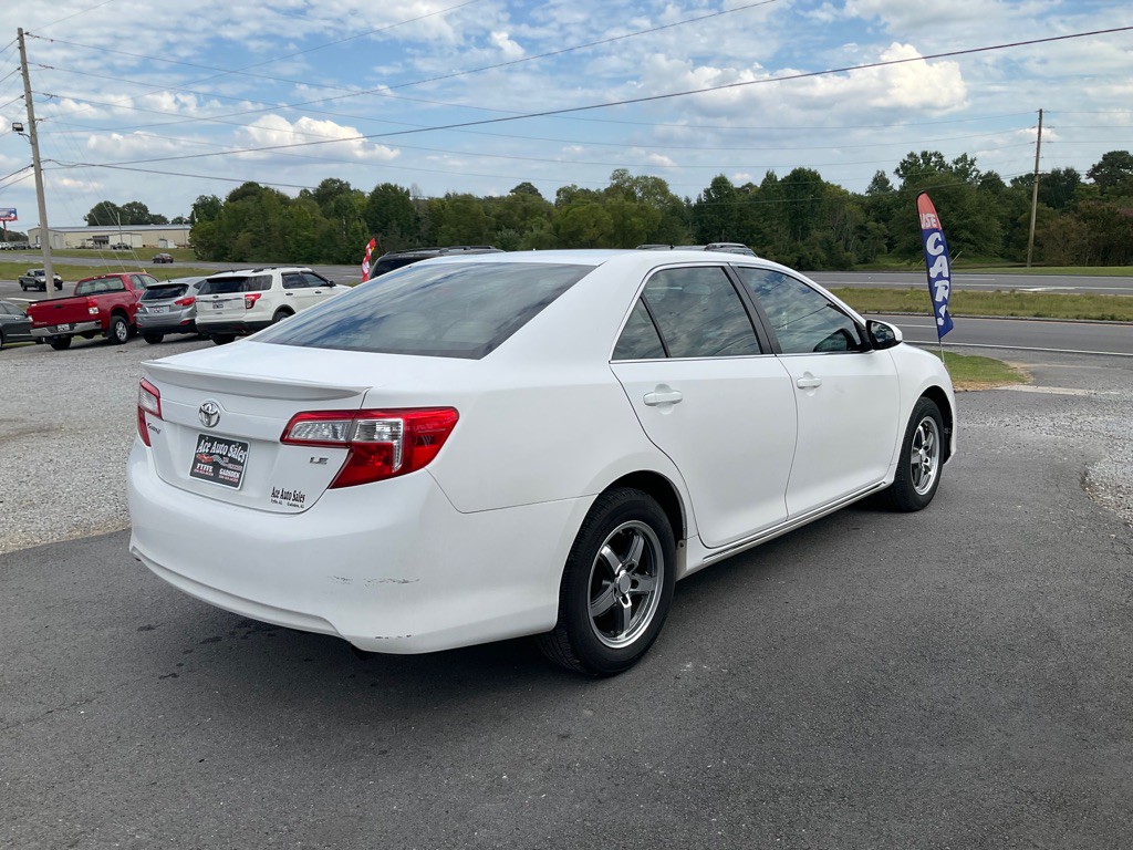 2012 Toyota Camry Image 3