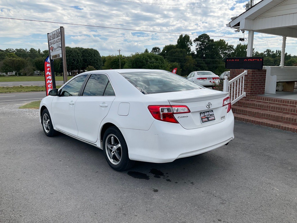 2012 Toyota Camry Image 4