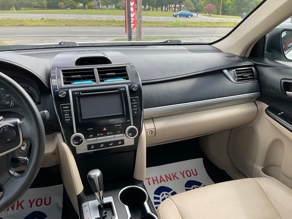 2012 Toyota Camry Image 8