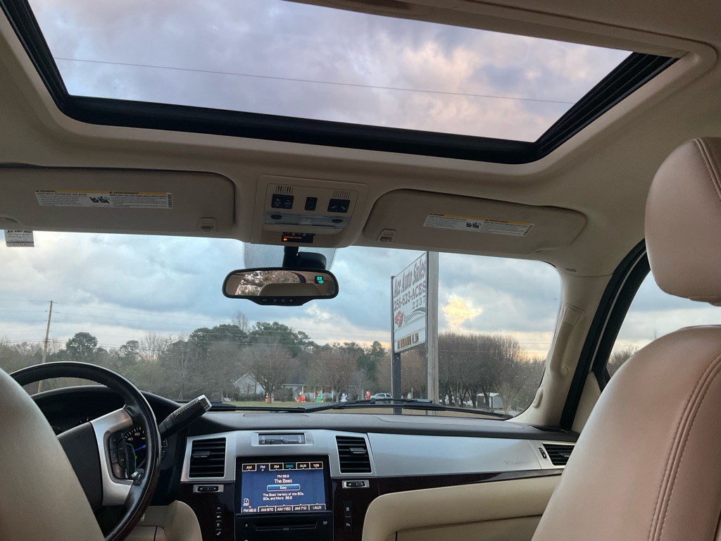 2008 Cadillac Escalade Image 6
