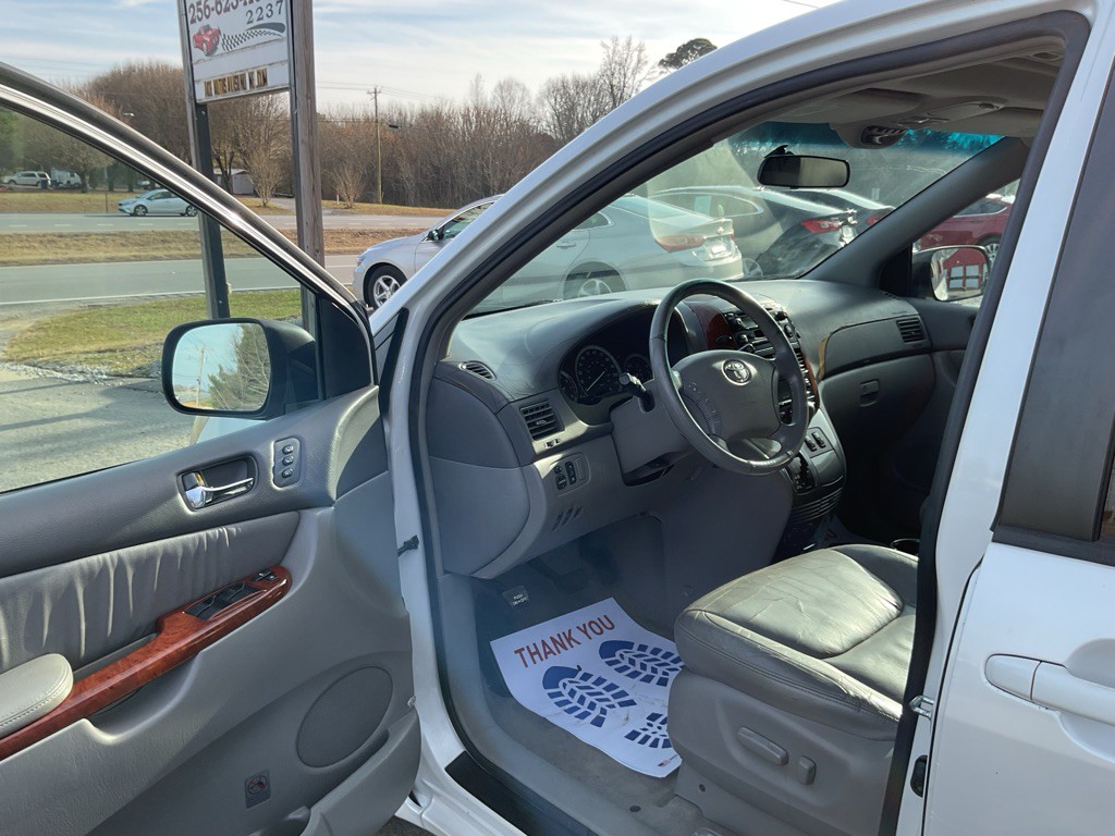 2004 Toyota Sienna Image 5