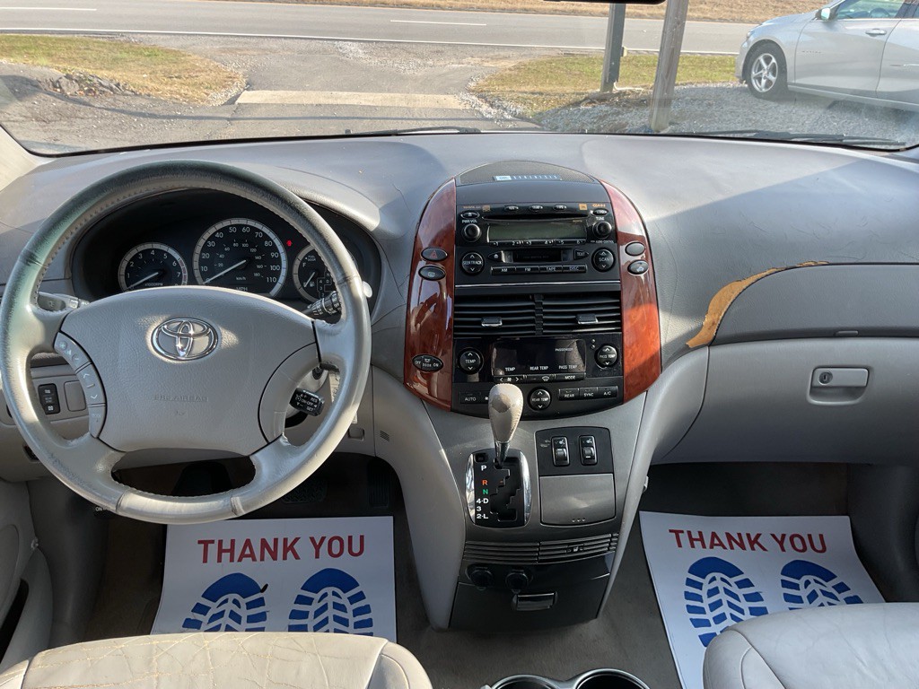2004 Toyota Sienna Image 6