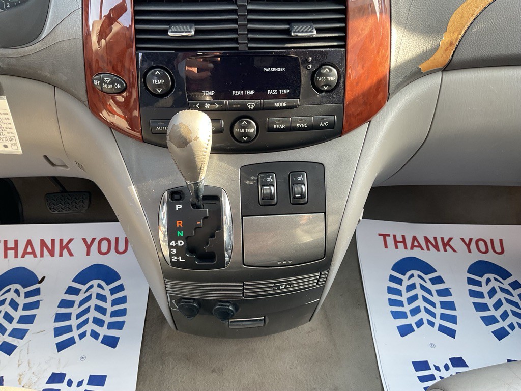 2004 Toyota Sienna Image 7