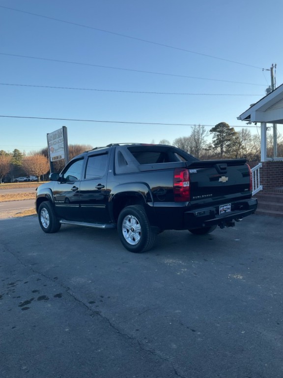2011 Chevrolet Avalanche Image 4