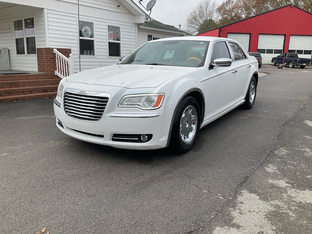 2012 Chrysler 300 Image 1
