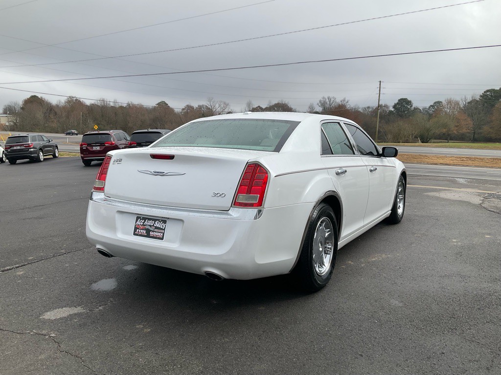 2012 Chrysler 300 Image 3