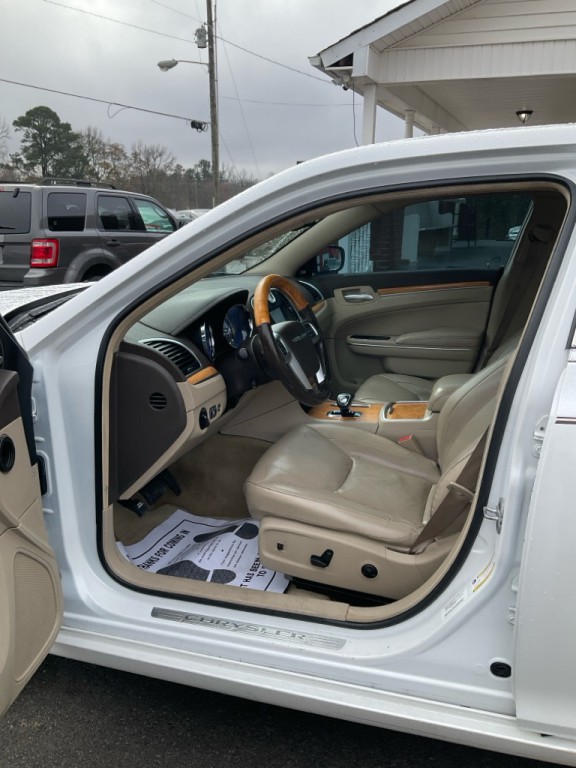 2012 Chrysler 300 Image 5