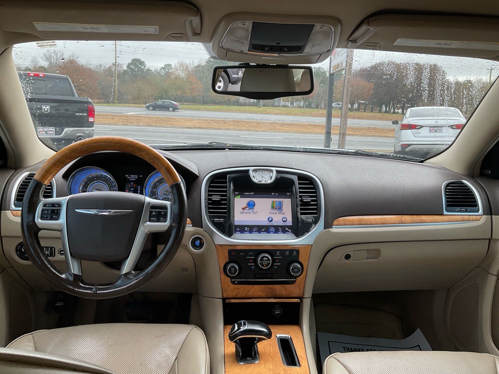 2012 Chrysler 300 Image 6