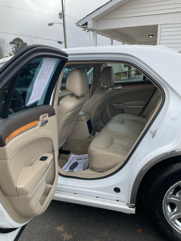 2012 Chrysler 300 Image 7